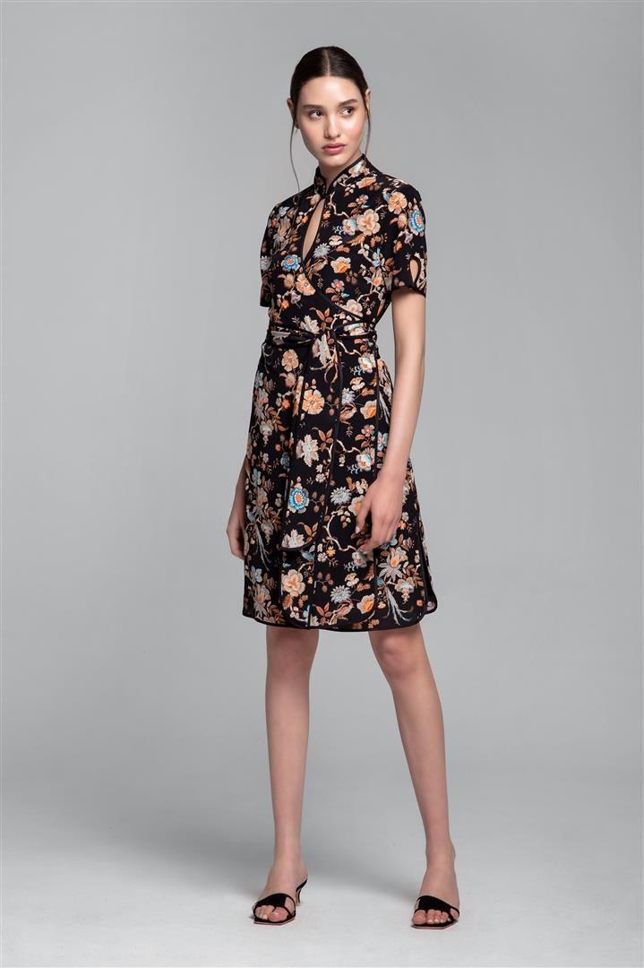 japanese silk dresses DRESS OF THE WEEK A perfect fit for any royal, this exquisite Japanese silk Mikado, a-line ballgown features some unique details, like an elegant long sleeve with corset detailing and