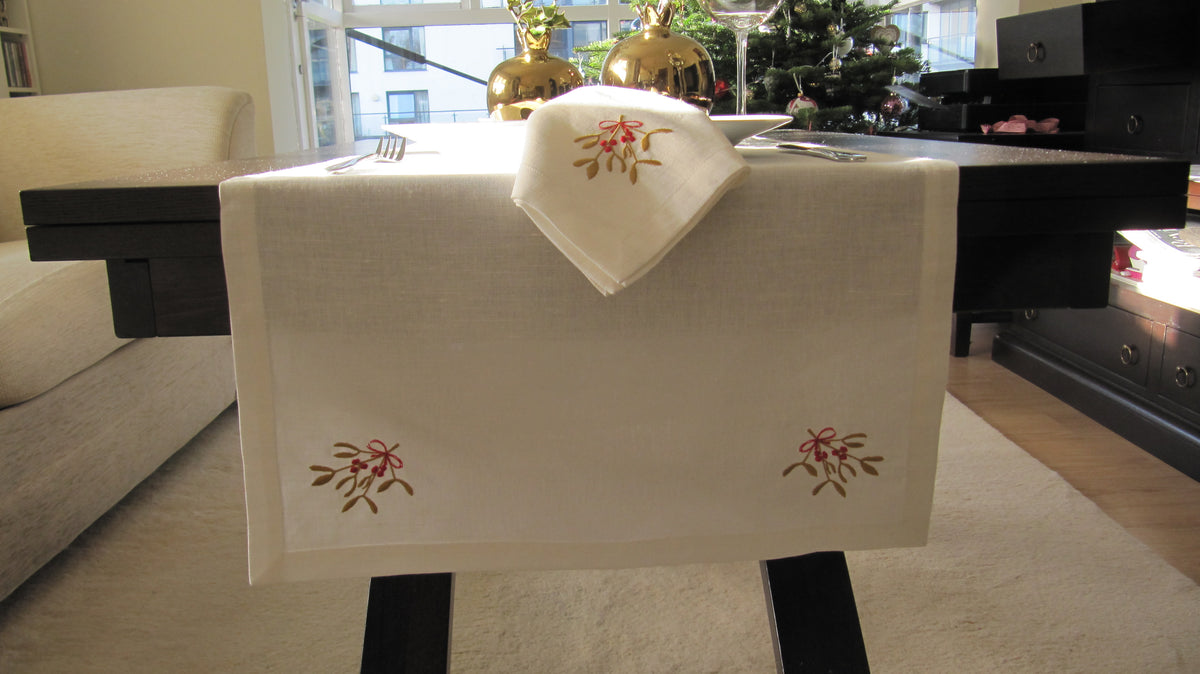 Linen Table Runner – Mistletoe