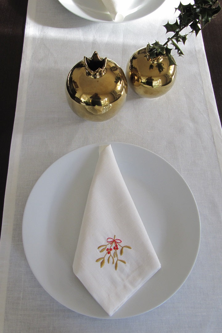 Set of 6 Embroidered Linen Napkins – 3 x Holly, 3 x Mistletoe