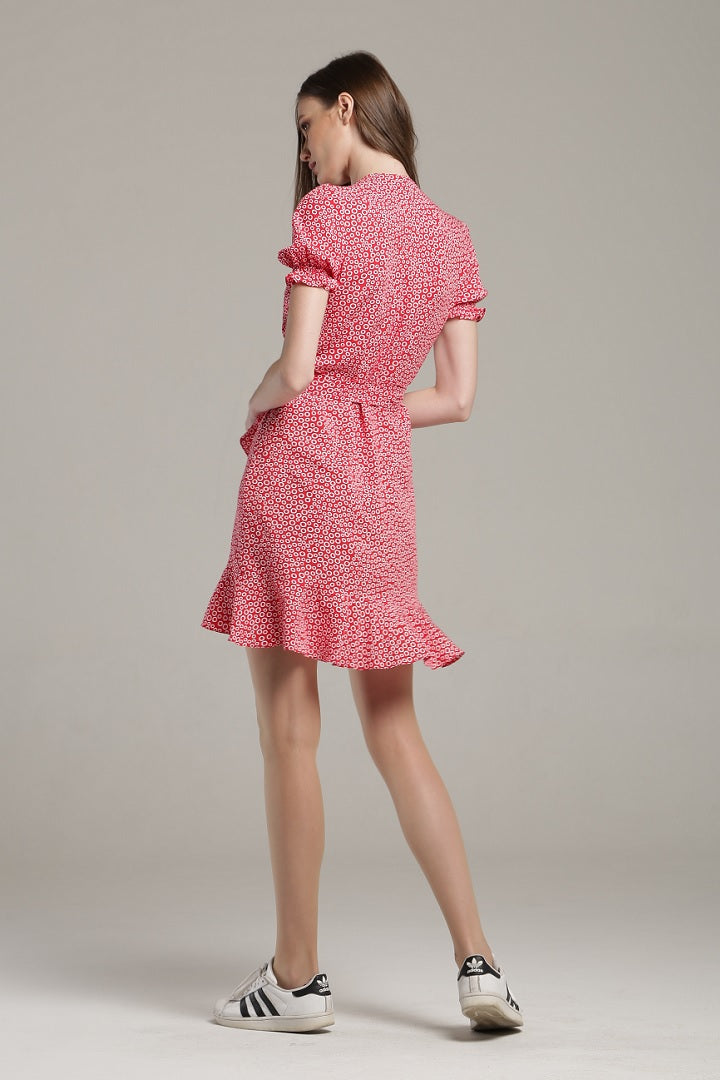 Ruffled wrap dress with short sleeves in red print