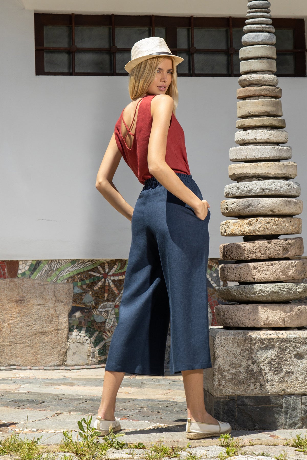 St Tropez cropped linen wide-leg trousers