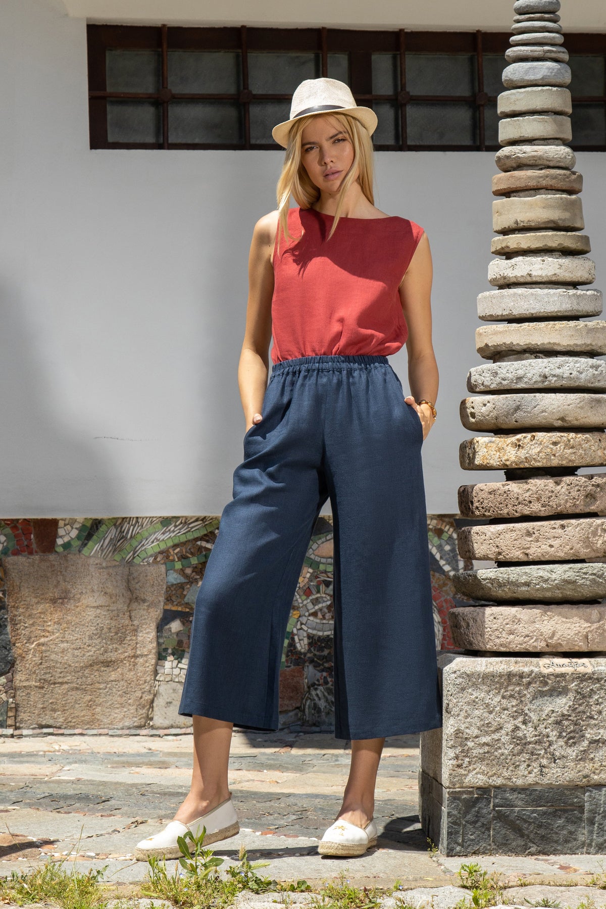St Tropez cropped linen wide-leg trousers