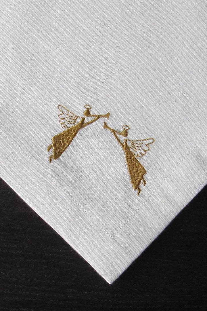 Set of 4 Embroidered Linen Napkins – Angels
