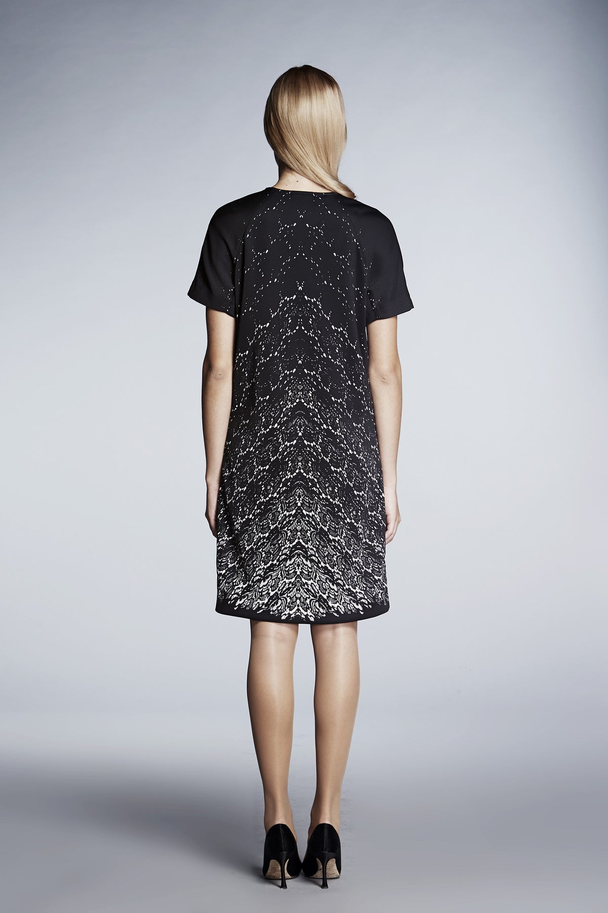 Printed monochrome loose-fit dress