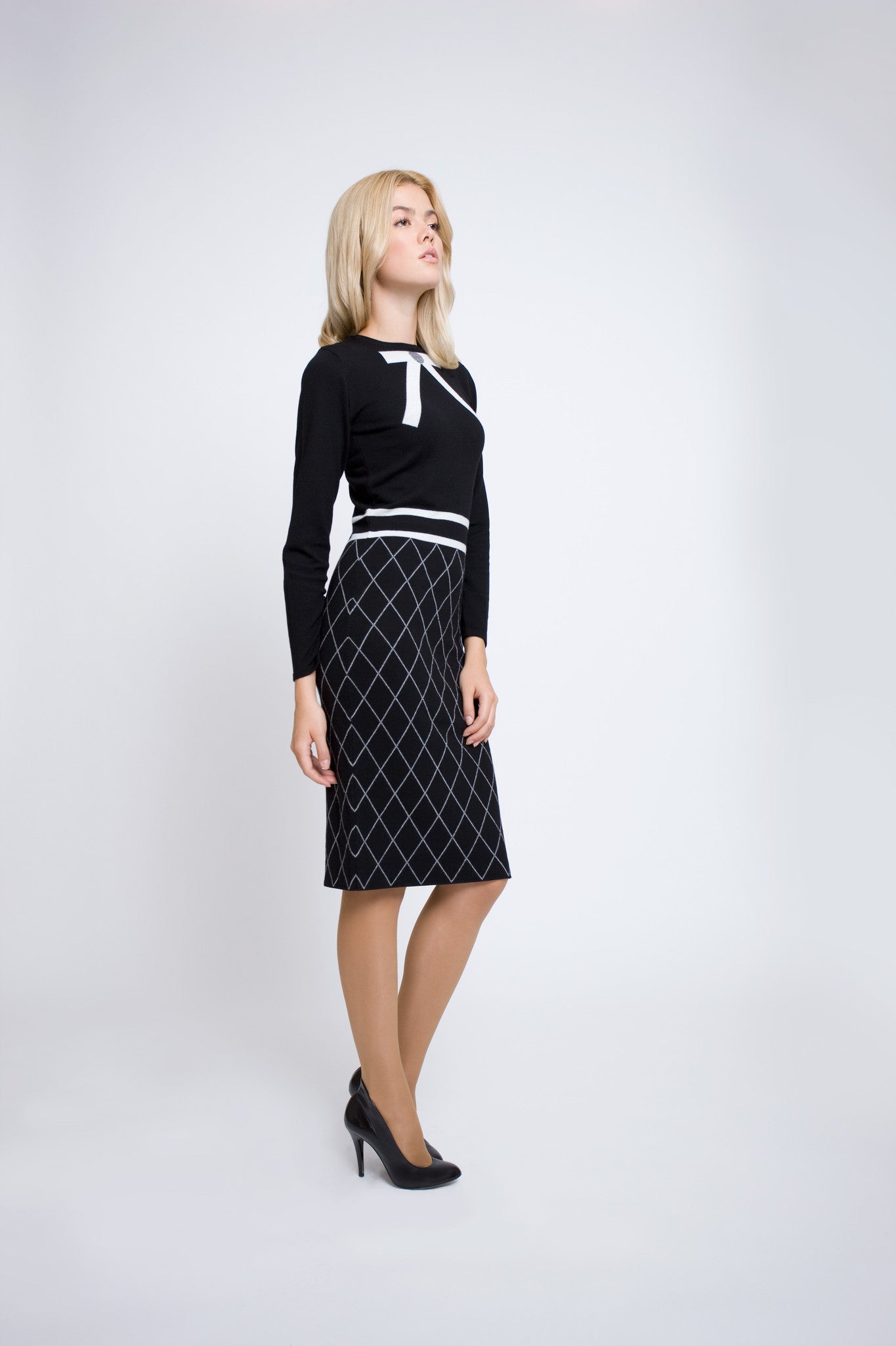 Bow jacquard knitted dress in Black