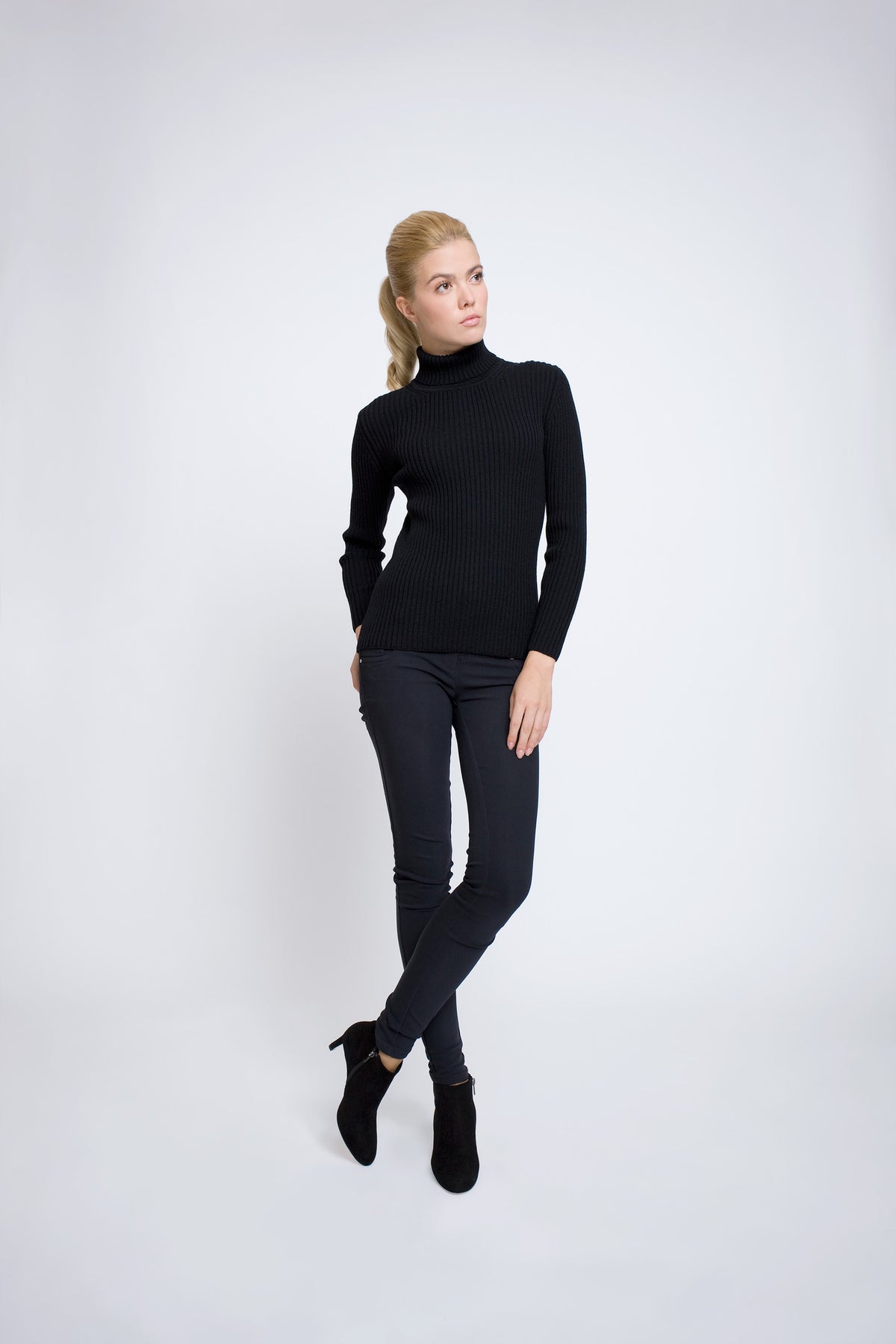 Ribbed-knit roll neck sweater