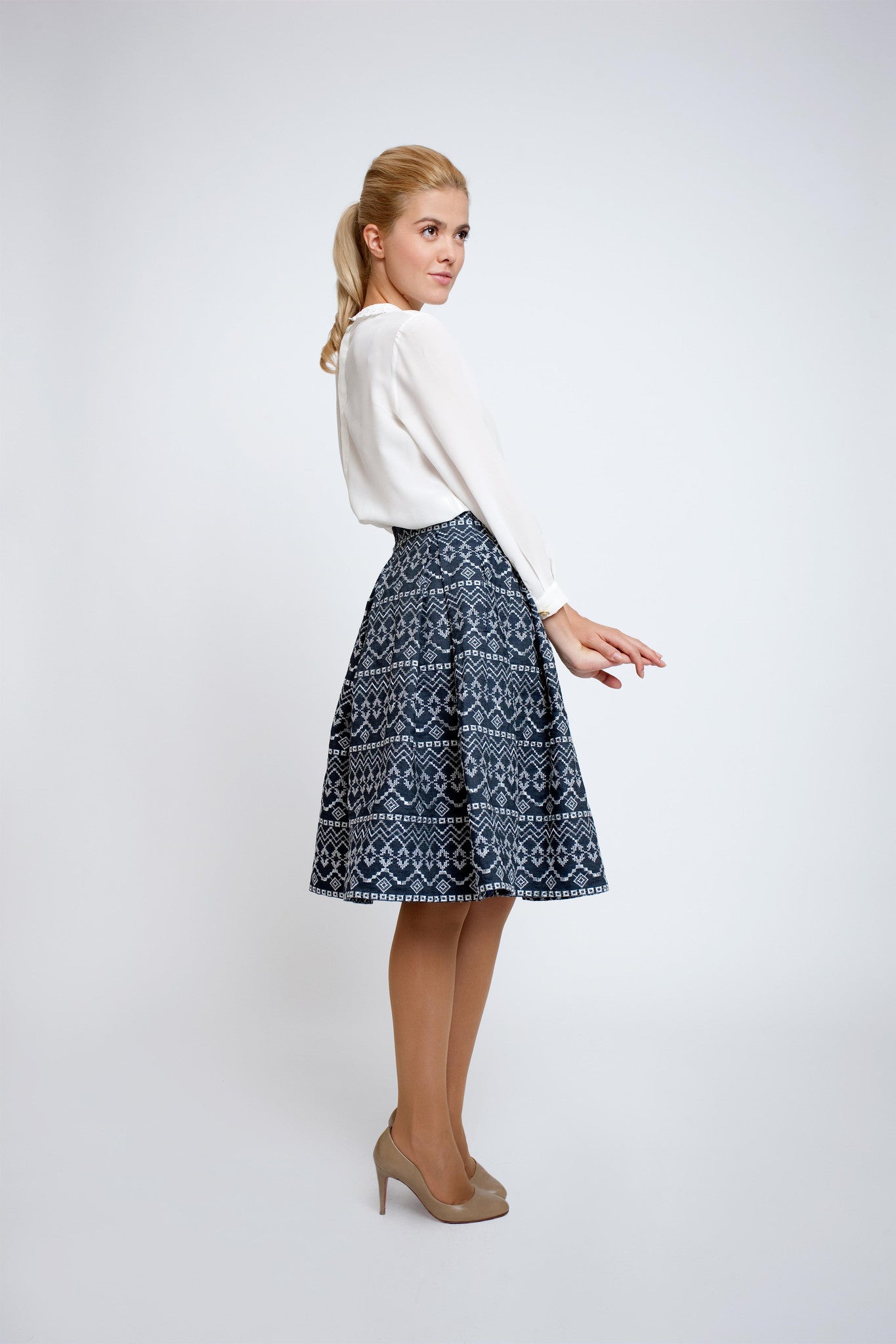 Embroidered flared skirt